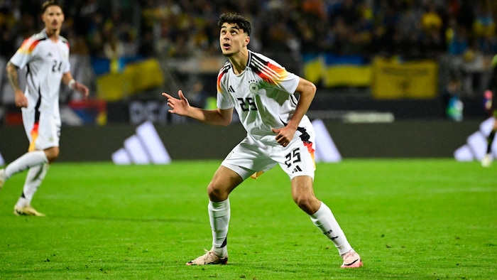 Aleskandar Pavlovic fällt verletzt aus, ...