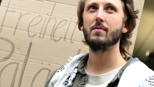 Julian Schütter wurde am Dienstag mit zwei weiteren Aktivisten am Bahnhof Meidling von ...