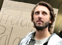 Julian Schütter wurde am Dienstag mit zwei weiteren Aktivisten am Bahnhof Meidling von ...