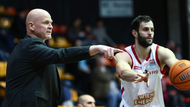 Basketball-Trainer Mike Coffin