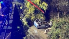 Die Hauptfeuerwache musste eine Crashretung durchführen und konnte den Lenker schließlich ...