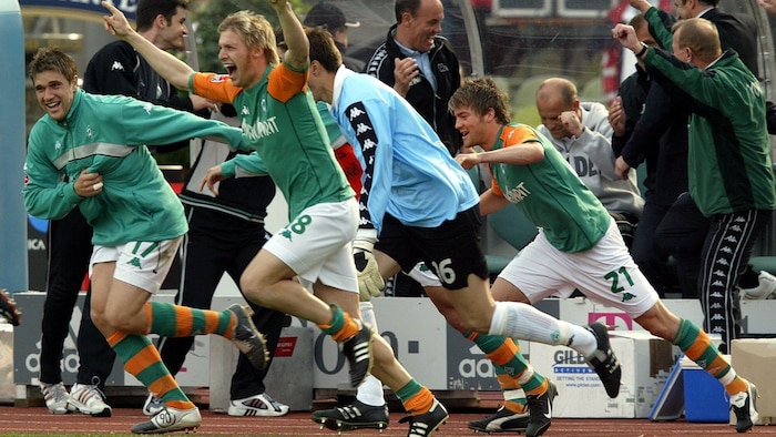 Am 8. Mai 2004 krönte sich Klasnic (l.) mit dem SV Werder Bremen im Münchner Olympiastadion zum ...