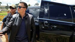 Präsident Daniel Noboa blieb unverletzt. Auf seinem Auto sieht man aber deutlich die ...
