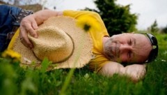 Roland Düringer zündet die Bühne! Ungebremst, unbequem, unzensiert – „Regenerationsabend 3.0“