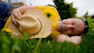 Roland Düringer zündet die Bühne! Ungebremst, unbequem, unzensiert – „Regenerationsabend 3.0“