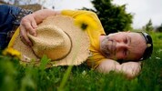 Roland Düringer zündet die Bühne! Ungebremst, unbequem, unzensiert – „Regenerationsabend 3.0“