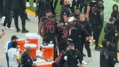 Jonathan Gannon (Mitte; weiße Kappe) verlor völlig die Nerven.