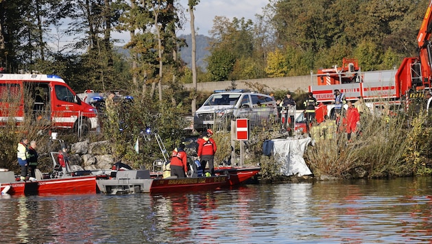 The fire department, police and water rescue services searched the Mur with search boats.