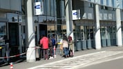 Die Schlangen vor dem Arbeitsmarktservice werden länger.