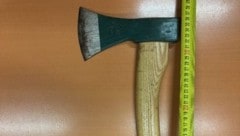 Mit dieser Axt ist der Pensionist auf die beiden Frauen losgegangen.