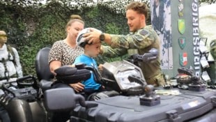 Das Bundesheer hat unter anderem ein Quad beim Stand. Das begeistert natürlich auch die jüngeren ...