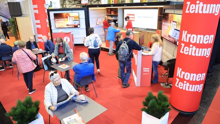 Die „Krone“ ist heuer erstmals mit einem kleinen Kaffeehaus vertreten. Jeder ist bei uns ...