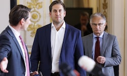 Die Regierung lässt sich feiern, hat aber in Wahrheit nur minimal gespart, sagt der Experte.