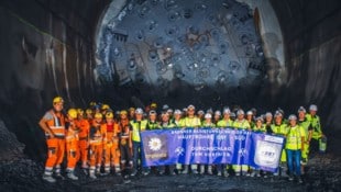 Große Freude über den Durchstich der Tunnelbohrmaschine „Lilia“ bei den Projektteams der ARGE ...