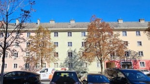 Diese riesigen Wohnhäuser werden abgerissen.