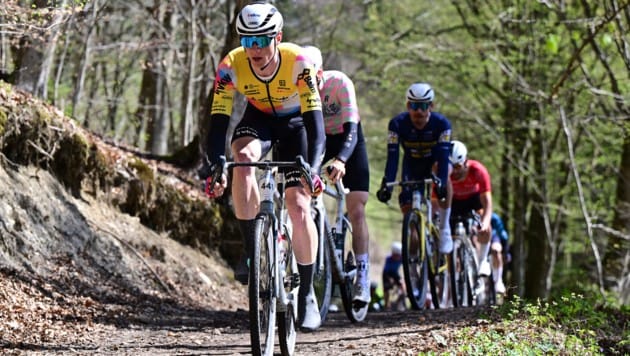 Kilian Feurstein fühlt sich nicht nur auf dem Strassenrad, sondern auch auf dem Gravelbike ...