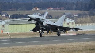 Funkstille im Himmel: Das Bundesheer jagte eine stumme Passagiermaschine.