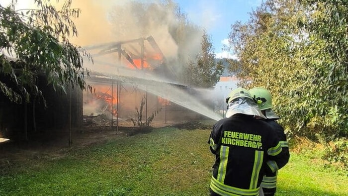 Ende Juni verursachte er eine Feuersbrunst in seinem Elternhaus.