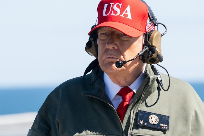 Donald Trump behauptet, mit dem Atomwaffenarsenal der USA könnte man die Welt „150 Mal in die ...