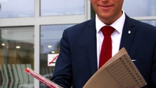 Für Patienten und Mitarbeiter soll sich nichts ändern. Georg Djundja freut sich über das ...