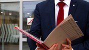 Für Patienten und Mitarbeiter soll sich nichts ändern. Georg Djundja freut sich über das ...