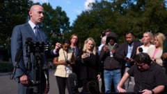 Zu viel verraten? Seit dem Interview-Aussetzer kursieren wilde Spekulationen über den Grund ...