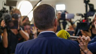 Während Ex-ÖBAG-Chef Thomas Schmid ohne Gespräch direkt aus der Partei ausgeschlossen wurde, ...