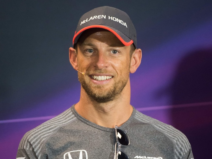 Jenson Button sieht für Lewis Hamilton zwei Szenarien.