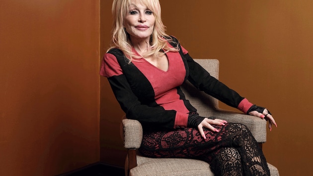 Dolly Parton meldete sich jetzt mit einer Video-Botschaft bei ihren besorgten Fans und verriet, ...