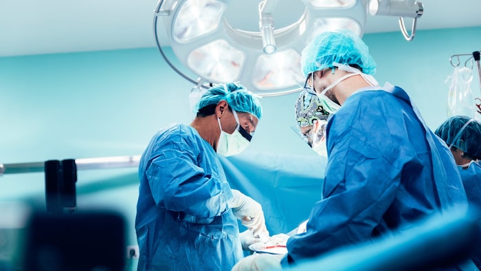 Die Ärzte rieten der Frau zu einer raschen OP.