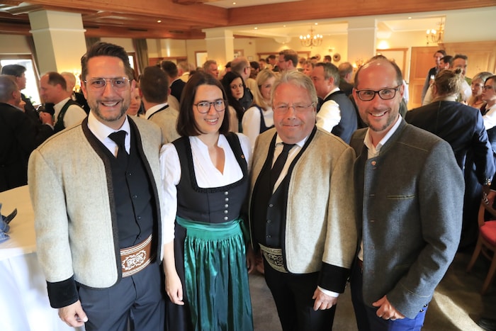 Wirtsesprecher Alois Rainer, WK-Präsidentin Barbara Thaler, NR Franz Hörl und LR Mario Gerber ...