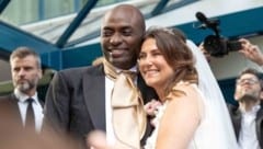 Internet spottet – das Paar reagiert mit einem Augenzwinkern