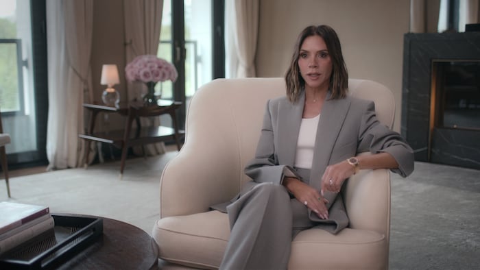 In der Doku „Victoria Beckham“ lässt die Designerin auch Themen wie ihre Essstörung nicht aus.