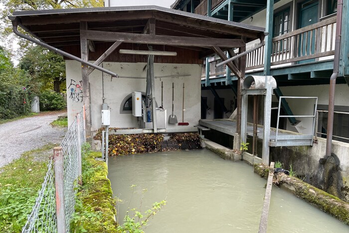 Kleinkraftwerk am Müllerbach, Abfälle erschweren den Betrieb.
