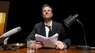 Philipp Hochmair: „Ich tanke auch durch meine Rollen auf. Ich tue mir schwer, nicht in Bewegung ...