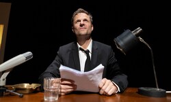 Philipp Hochmair: „Ich tanke auch durch meine Rollen auf. Ich tue mir schwer, nicht in Bewegung ...