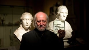 Der ungarische Autor László Krasznahorkai erhält den Literaturnobelpreis 2025.