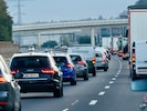 Täglich grüßt das Murmeltier: Für viele Pendler und Autofahrer beginnt der Arbeitstag mit ...
