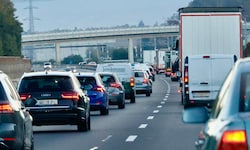 Täglich grüßt das Murmeltier: Für viele Pendler und Autofahrer beginnt der Arbeitstag mit ...