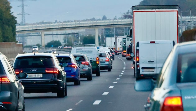 Täglich grüßt das Murmeltier: Für viele Pendler und Autofahrer beginnt der Arbeitstag mit ...