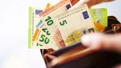 Um den Zugang zu Bargeld vor allem in ländlichen Gebieten zu verbessern, sollen Einzelhändler ...