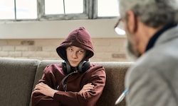 Wer von der Schule suspendiert wird, soll künftig eine verpflichtende Begleitung für die Zeit ...