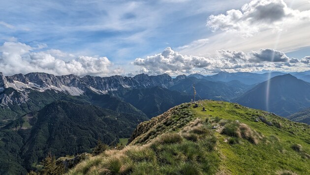 Geografisch teilen die Karawanken (hier Blick vom Freiberg) Kärnten und Slowenien. ...