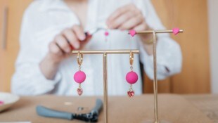 Dieses Ohrring-Duo wird noch bis 24. Oktober für Feel Again verkauft. Bis zu fünf Euro gehen von ...