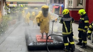 Die Feuerwehrleute wurden nach dem Einsatz im „Weißen Rössl“ dekontaminiert