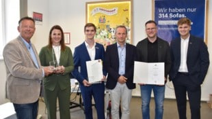 GF Peter Buglas (li.) und LR Astrid Mair gratulierten Ivan Mamarev (3. v. li.) zur tollen ...