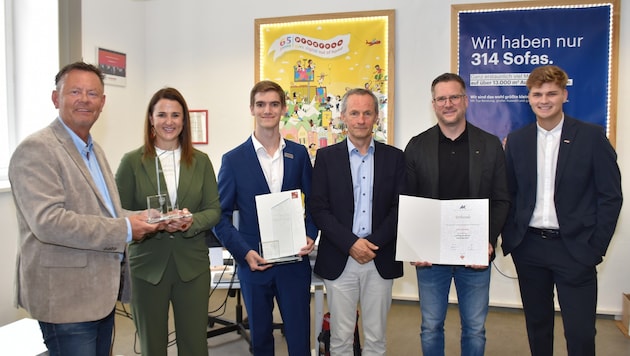 GF Peter Buglas (li.) und LR Astrid Mair gratulierten Ivan Mamarev (3. v. li.) zur tollen ...