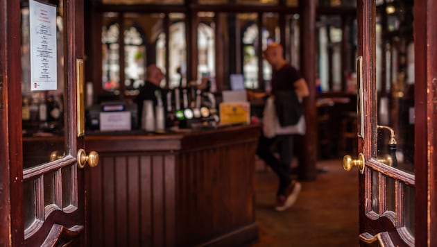 Alkohol als Wachstums-Booster: Britische Pubs sollen künftig bis in die Morgenstunden geöffnet ...