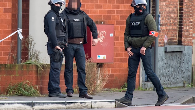 Einsatzkräfte entdeckten Bauteile für einen gefährlichen Angriff in der Nähe der Wohnung des ...