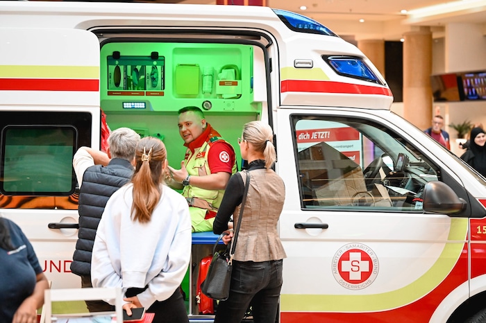 Wie es in einem Krankenwagen aussieht, zeigte der ASB den Besuchern